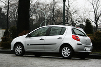 【スペック】1.6 5ドア（MT）全長×全幅×全高＝3990×1720×1485mm／ホイールベース＝2575mm／車重＝1160kg／駆動方式＝FF／1.6リッター直4DOHC16バルブ（112ps/6000rpm、15.4kgm/4250rpm）