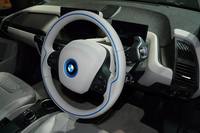 電気で走るBMW、「i3」と「i8」がデビューの画像