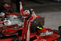 この週末、常に好調さを維持してきたライコネン。予選ではポールを逃したものの、レースでは最高のポジションを手に入れた。ポイントリーダー、ハミルトンとの差は7点。最終戦に望みをかける。（写真＝Ferrari）