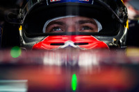 キャリア2戦目にして、父ヨスの予選最高位6位に到達してしまったルーキーのマックス・フェルスタッペン。レースでは7位入賞を果たし、史上最年少得点記録を更新した。（Photo=Toro Rosso）
    