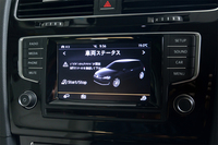 カーオーディオやエコドライブのアシスト機能などは、センターコンソール上の5.8インチディスプレイで操作する。画面サイズは2013年内にも8インチに拡大され、カーナビシステムも盛り込まれる予定。
