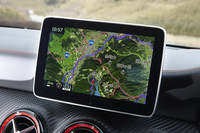 今回のマイナーチェンジでは、インフォテインメントシステムのディスプレイが8インチに大型化された。