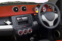 「スマート・フォーフォー」にiPodで音楽が聴ける限定車の画像