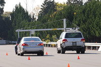 その3。ブレーキを踏む力が弱いため、追突の危険を検知したPCSが作動して急制動。ノーズダイブしながら停止し、追突は避けられた。