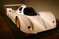 「童夢S102」。最近のルマン用にキャビンの幅は狭い。