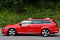 テスト車のボディーカラーは、「トルネードレッド」と呼ばれる新規設定色。ほかに、キャンディーホワイト（白）、リフレックスシルバーメタリック（銀）、ナイトブルーメタリック（青）、ディープブラックパールエフェクト（黒）の4色もラインナップされる。