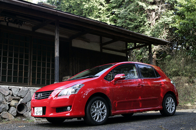【スペック】全長×全幅×全高＝4260×1760×1515mm／ホイールベース＝2600mm／車重＝1400kg／駆動方式＝FF／2.4リッター直4DOHC16バルブ（167ps/6000rpm、22.8kgm/4400rpm）／価格＝256万2000円（テスト車＝286万5450円）