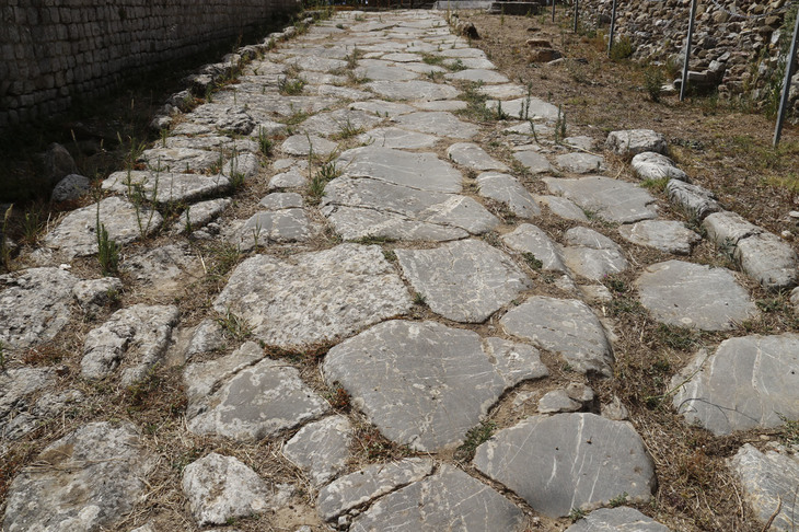 古代ローマ時代のトレッドは今日の鉄道標準軌につながるという説もある。