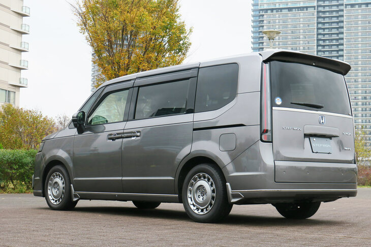 ホンダ・ステップワゴンe：HEVスパーダ ホンダアクセス用品装着車（エクステリア）