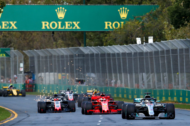 1.6リッターターボエンジンにハイブリッド機構、電動ターボチャージャーと、かつてない複雑な機構となったF1のパワープラント。開発には莫大な費用と時間がかかり、昔のように多くのコンストラクターがタイトルを争える時代ではなくなってしまった。写真は2018年のオーストラリアGP。