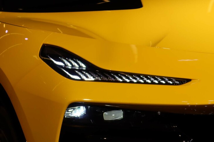 ロータス・エレトレR（ヘッドランプ）