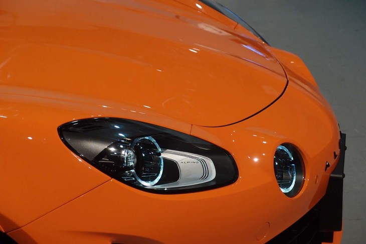 アルピーヌA110S（ヘリテージカラー採用車のフロントまわり）