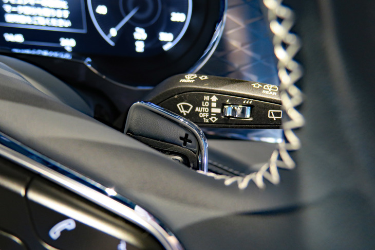 ベントレー・ベンテイガ ハイブリッド（シフトパドル）