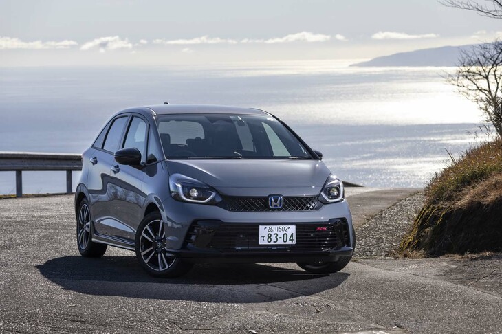 2022年10月のマイナーチェンジを機に追加設定された「RS」。試乗車はハイブリッドの「e：HEV」モデルで、車両本体価格は234万6300円。