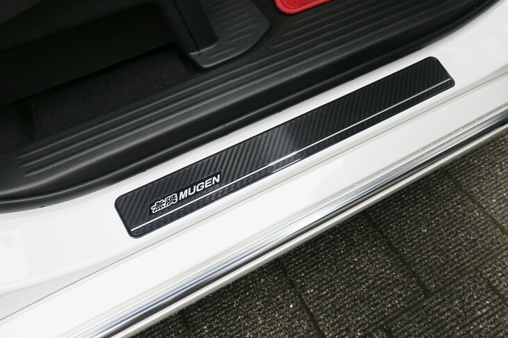 ホンダ・ステップワゴンe：HEVスパーダ プレミアムライン 無限パーツ装着車（スカッフプレート）