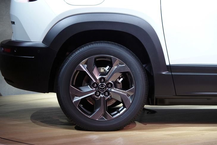 「マツダMX-30」のリアホイール。