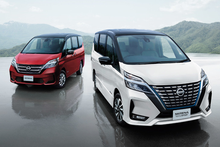 「日産セレナe-POWERハイウェイスターV」（右）と「セレナXV」（左）。