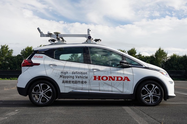 「マッピングビークル」。2021年9月から行われる実証実験で高精度地図の作製にあたる。