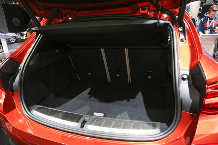 BMW X2（ラゲッジルーム）