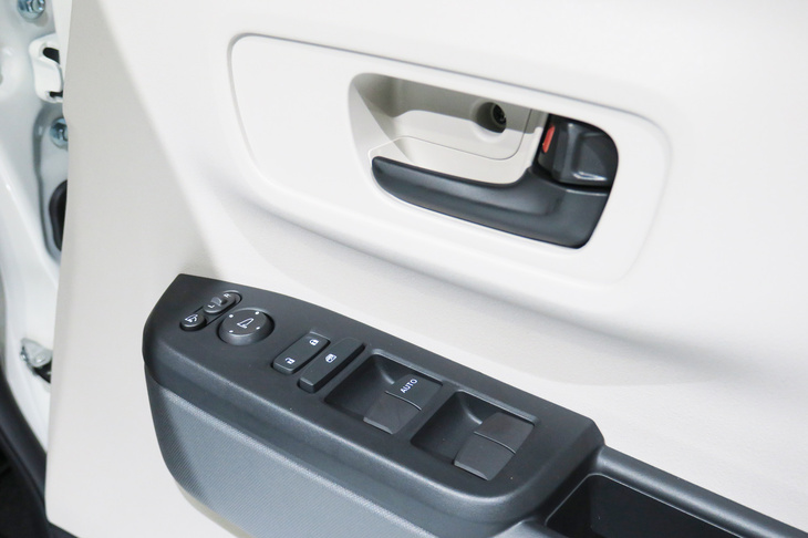 ホンダN-BOX（フロントドアコンソール）