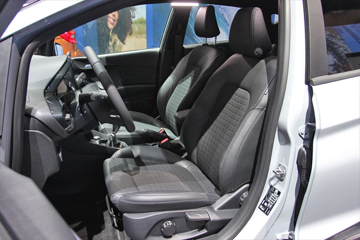 フォード・フィエスタ（フロントシート）