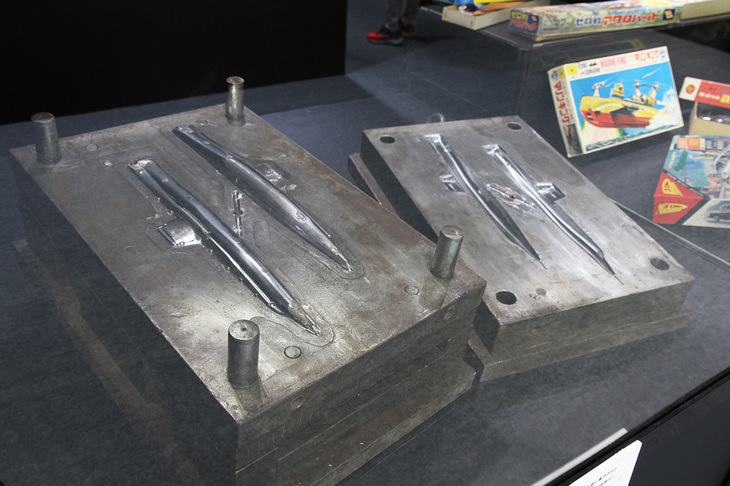 マルサン商店で1958年に作られ、現在は童友社が成型可能な状態で保管している1/300「原子力潜水艦ノーチラス号」の金型。