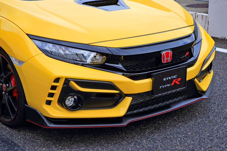 最新の「タイプR」は、アッパーグリルの開口面積を従来モデル比で13％拡大。さらにラジエーターの冷却フィンのピッチを細かくするなどして、エンジンの冷却性能を向上させている。