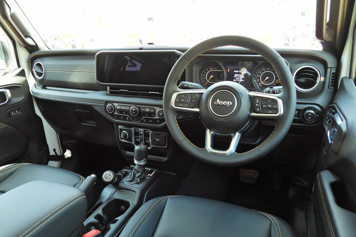 ジープ・ラングラー アンリミテッド サハラ（インストゥルメントパネルまわり）