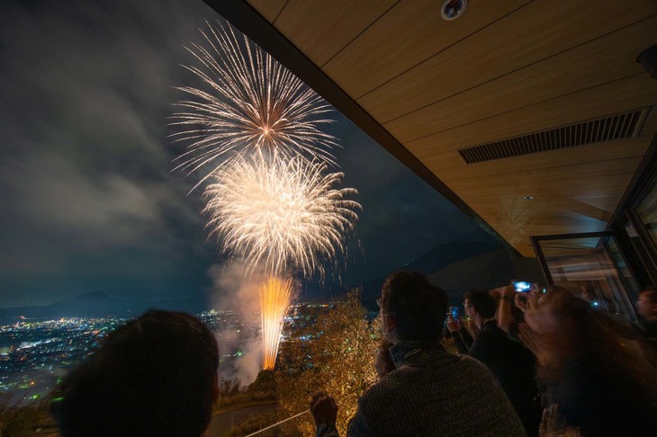 ANAインターコンチネンタル別府リゾート＆スパでのディナーではサプライズの花火が上がった。