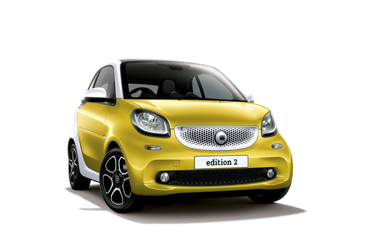 「スマート・フォーツー エディション2」。ボディーカラーは「イエロー」。「トリディオンセーフティセル」とフロントグリルはホワイト。全国限定100台。