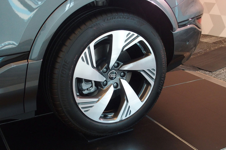 Q6 e-tronクワトロ（リアホイール）