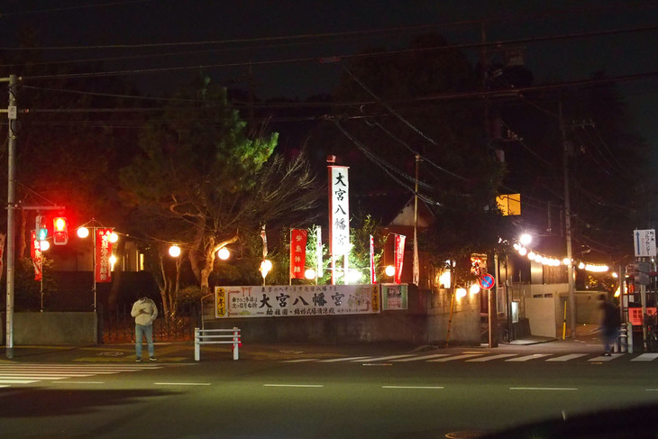 東京・杉並区の大宮八幡宮をかすめつつ、首都高4号線の永福ランプへ向かった。半分だけ所有する愛車「カウンタック」より全幅が狭いので、杉並区の路地でも問題なしだ。