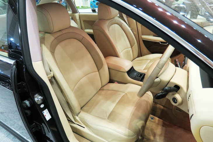 シトロエンC6エクスクルーシブラウンジパッケージ（2007年）／アウトニーズ