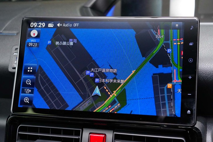 新たにディーラーオプションとして設定された10インチナビゲーションシステム。