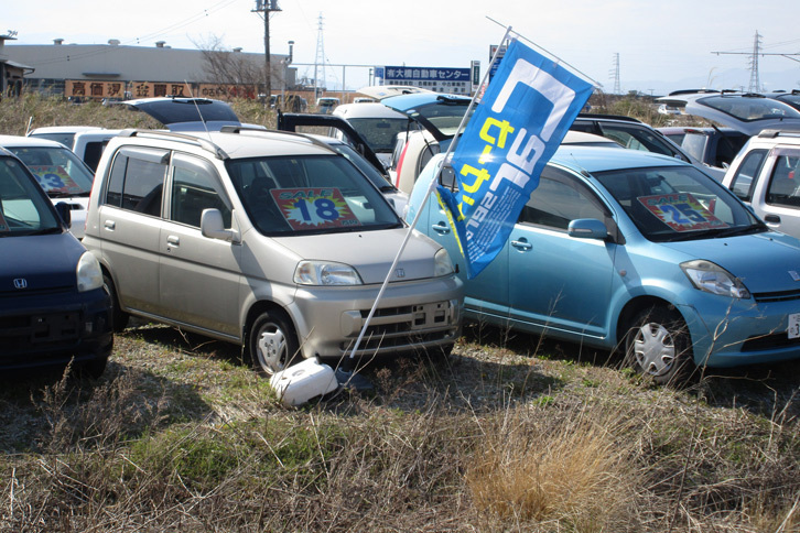取材時には、3代目「ホンダ・ライフ」が総額18万円で販売されていた。