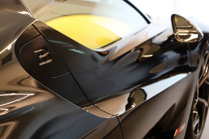 ブガッティW16ミストラル（サイドのキャラクターライン）