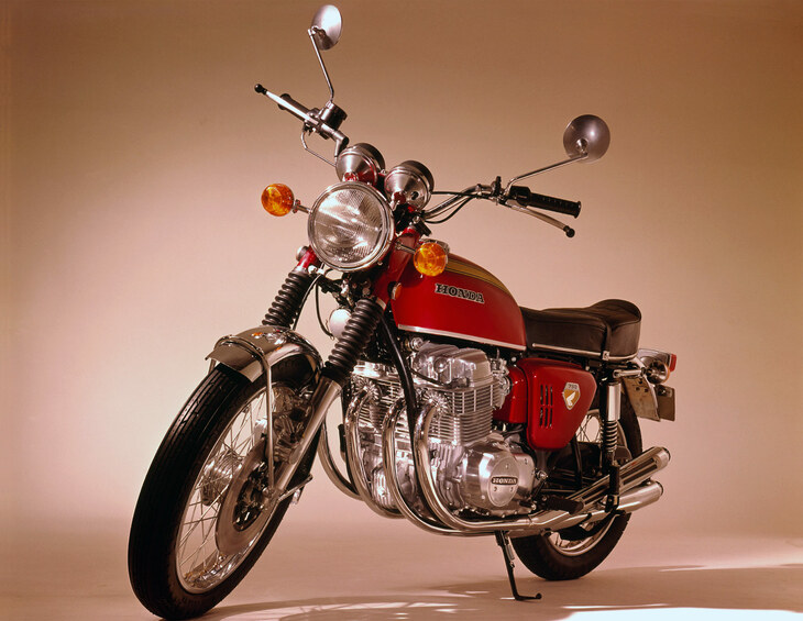 1969年に登場した「ホンダ・ドリームCB750FOUR」。2気筒が主流だった欧州メーカーのモデルを、一気に時代遅れにした。