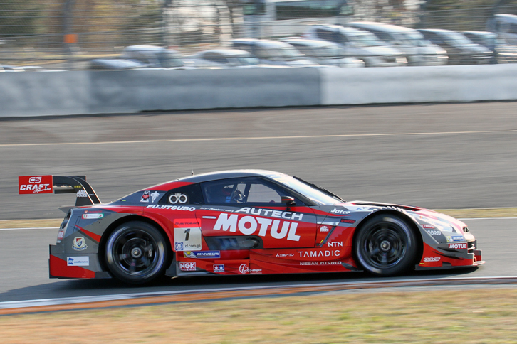 史上初のシリーズ3連覇を狙った今季のSUPER GT GT500で、開幕2連勝を飾り大いに期待されたが、最終的にはランキング3位（「GT-R」最上位）に終わった松田次生／ロニー・クインタレッリの「MOTUL AUTECH GT-R」。会場では来季の雪辱を誓っていた。