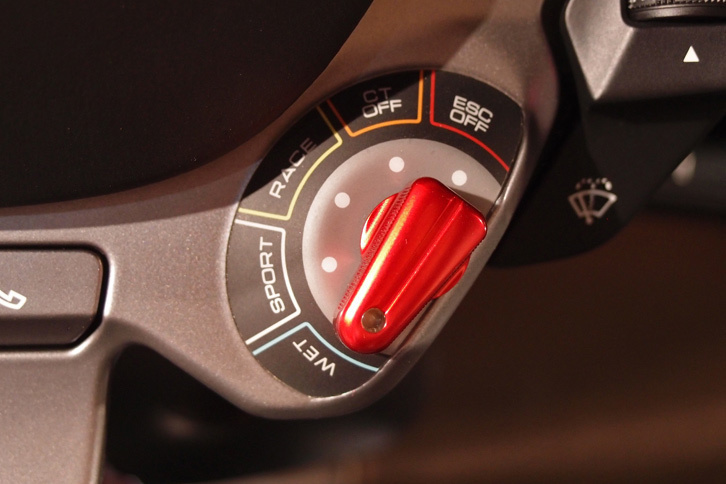 フェラーリ812スーパーファスト（走行モードのセレクター）