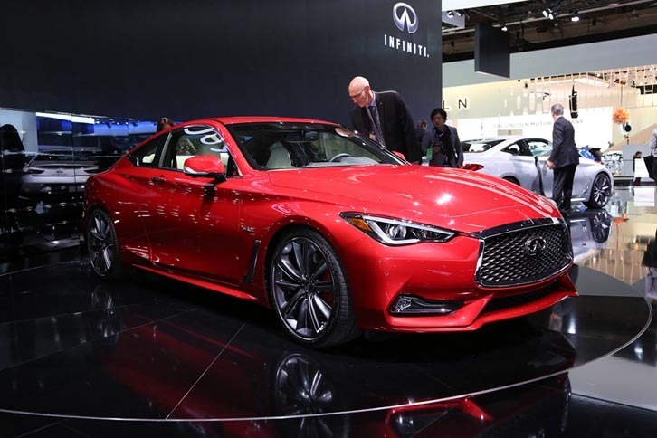 インフィニティQ60