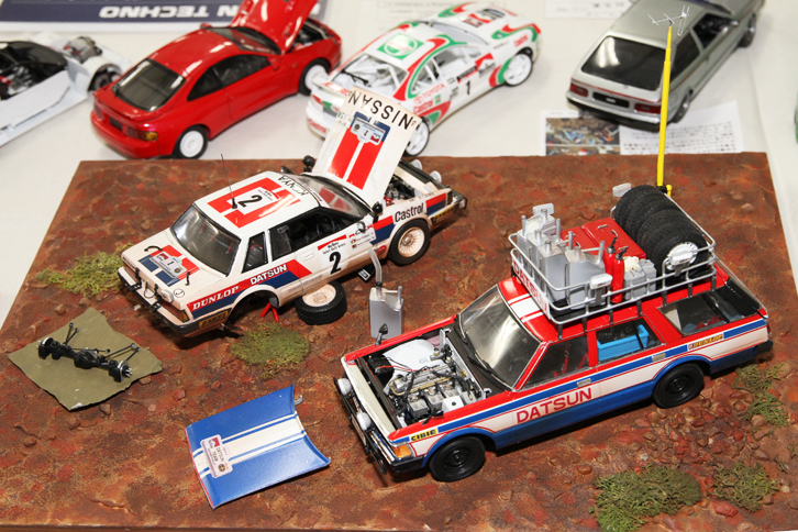 主催する日産テクノモデラーズクラブのメンバーの手になる、1982年のサファリラリーで総合3位に入った日産チームの「S110シルビア」と「430セドリック バン」のサービスカー。前者はフジミ製1/24キットをラリー仕様に、後者はアオシマの「430セダン」をベースに改造。ジオラマはリアアクスルの交換風景である。