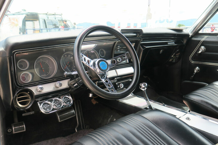 「中を見てもいいですか？」というぶしつけな要望に、こころよく開帳されたインテリアの美しいこと！ ここまで大切にされていたら、クルマも本望だろう。