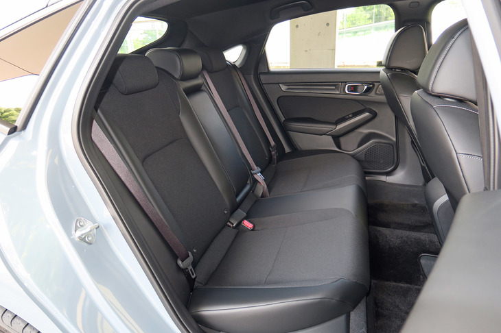 ホンダ・シビックLX（リアシート）