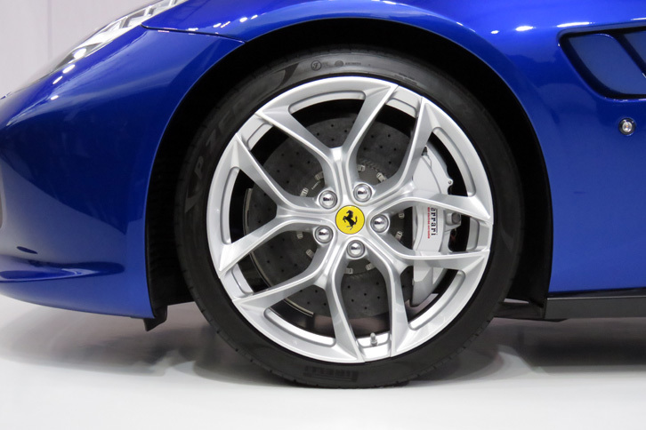 フェラーリGTC4ルッソT（タイヤとホイール）