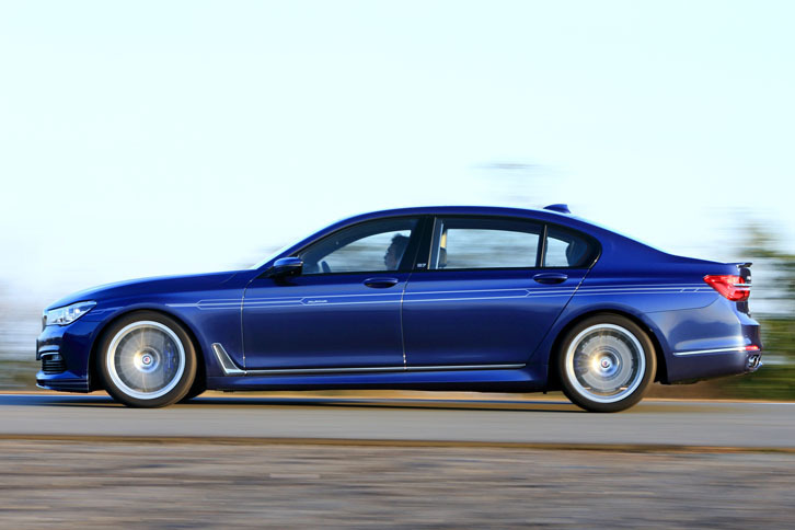 ボディーサイズは5250×1900×1505mmという堂々たるもの。