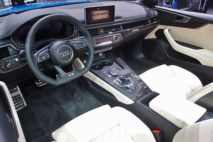 アウディS5カブリオレ