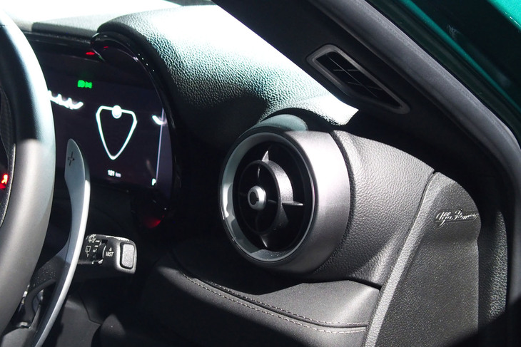 アルファ・ロメオ・トナーレ（エアコン吹き出し口）