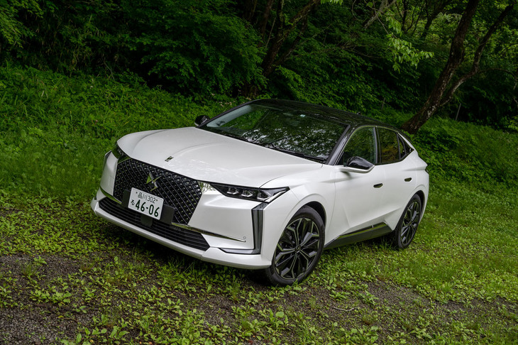 ボディーカラーは試乗車の「ブランナクレ」を含む全5種類。どの車体色でもルーフはブラックとなる。