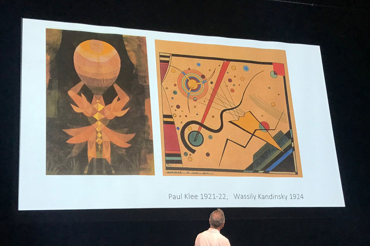 バウハウスの講師陣には、パウル・クレーやワシリー・カンディンスキーといった有名画家が名を連ねた。