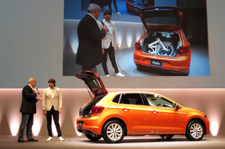 従来モデルより大幅に拡大されたラゲッジルームには、折りたたみ自転車も搭載できる。